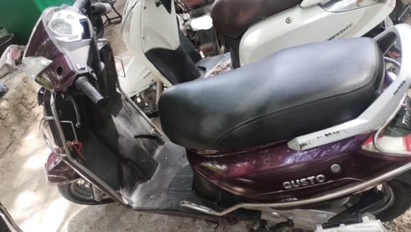 Mahindra GUSTO 2015