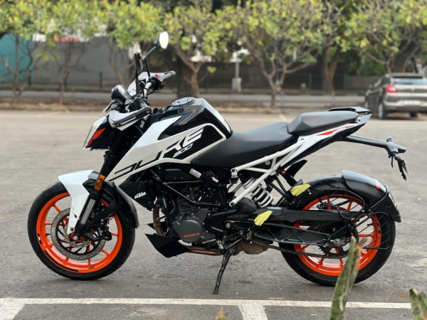 KTM duke200 2022