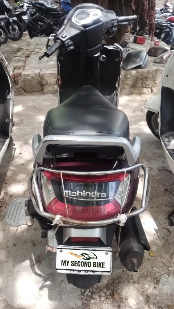 Mahindra GUSTO 2015