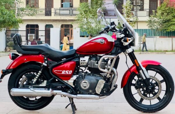 Royal Enfield Super Meteor 650 2025