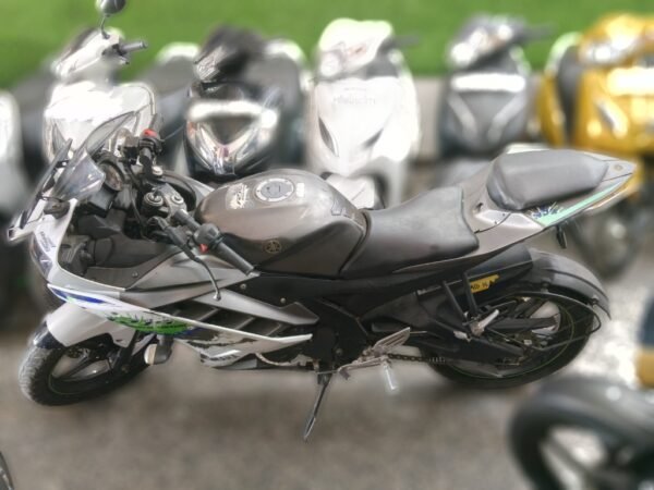 Yamaha R15 2016