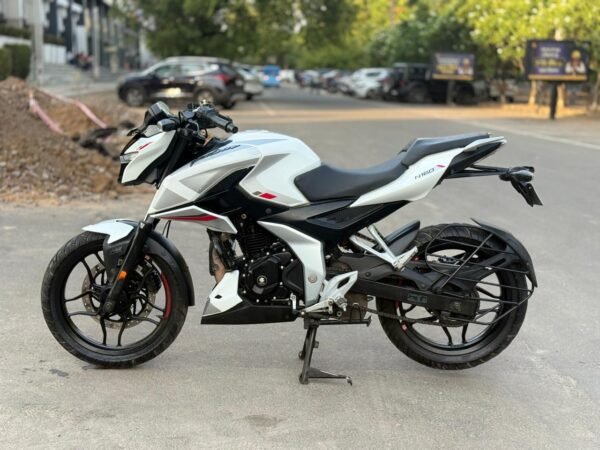Bajaj Pulsar N160 2024