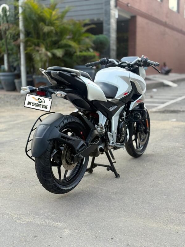 Bajaj Pulsar N160 2024