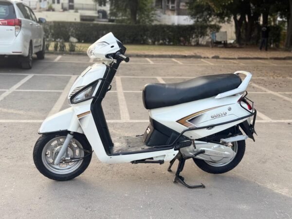Mahindra Gusto 2016