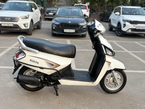 Mahindra Gusto 2016