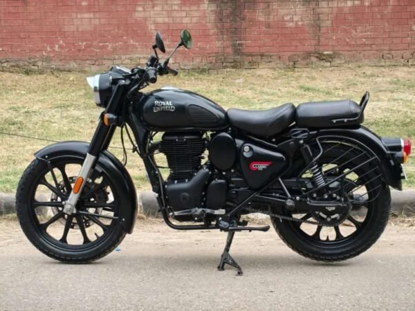 Royal Enfield Classic Stealth Black 2024