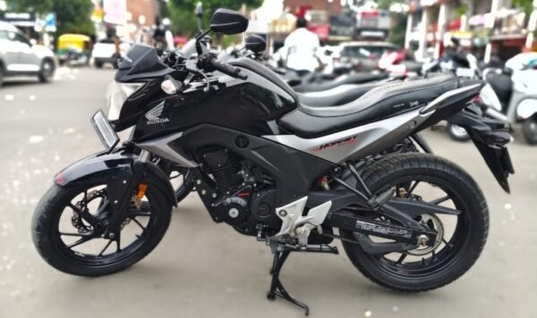 Honda Hornet 160R 2016