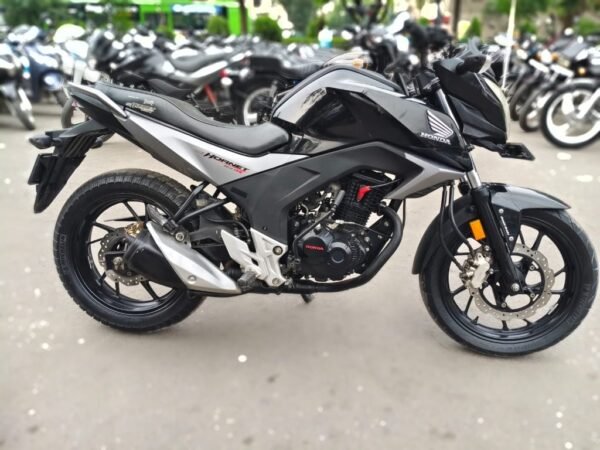 Honda Hornet 160R 2016