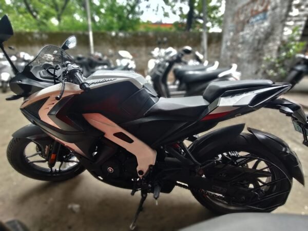 Bajaj Pulsar RS200 2024