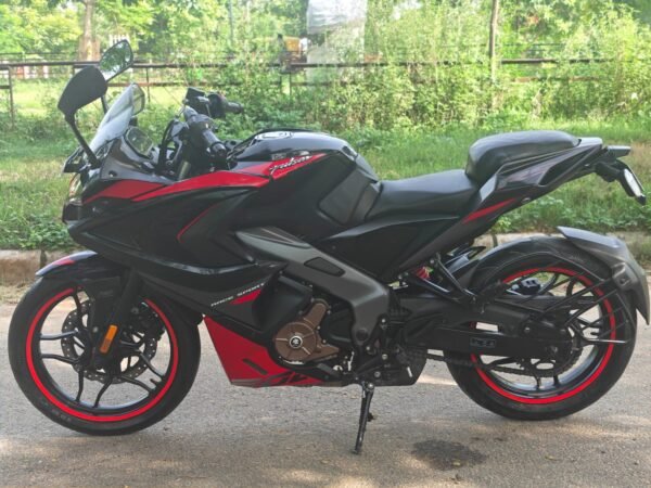Bajaj Pulsar RS 200 2025