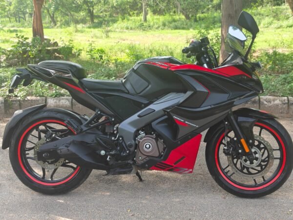 Bajaj Pulsar RS 200 2025