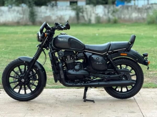 Yezdi Roadster 2022