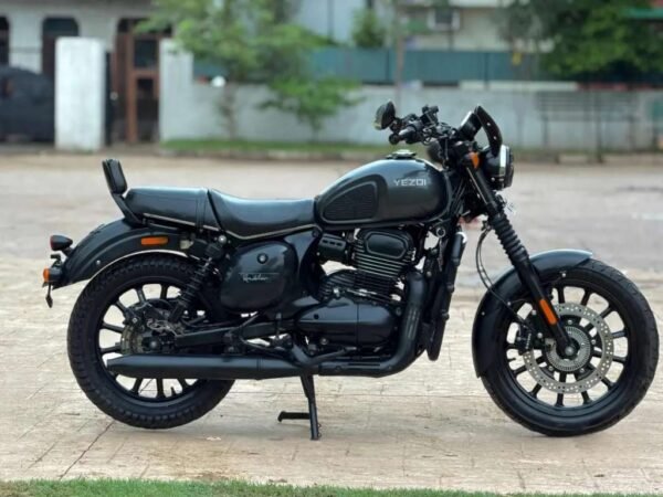 Yezdi Roadster 2022