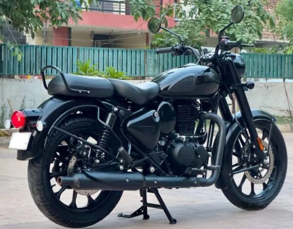 Royal Enfield Classic stealth black 2025