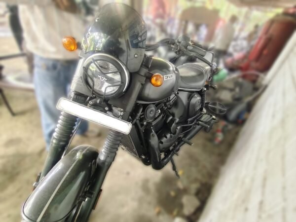 Yezdi Roadster 2022