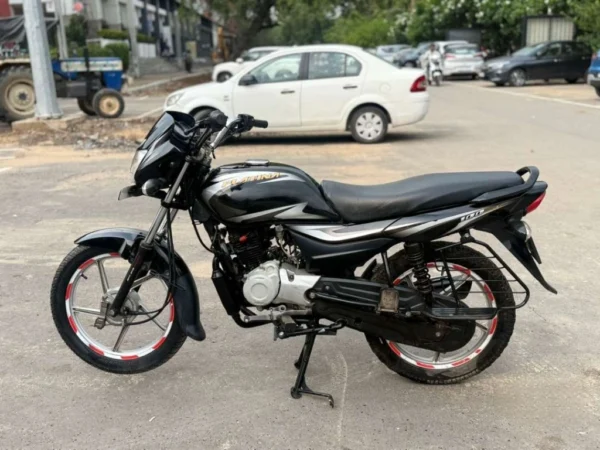 Bajaj Platina 2023