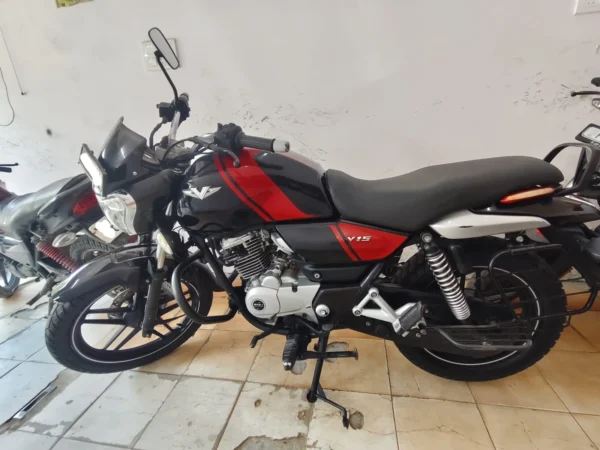 Bajaj V15 2016