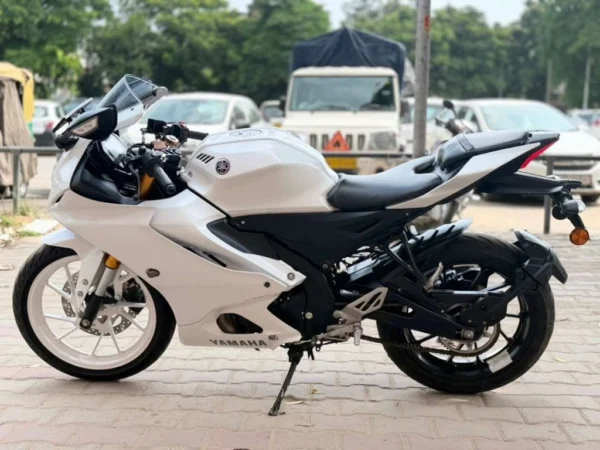 Yamaha R15 2025