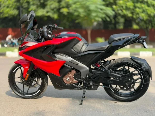 Bajaj Pulsar RS 200 2025